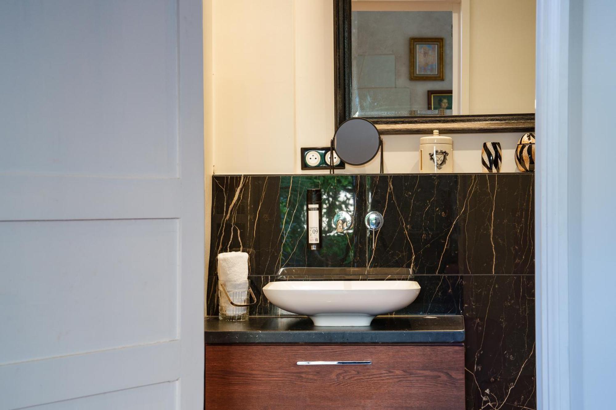 Appartement Raffine Vue Cathedrale, Jardin, Wifi ตูร์ ภายนอก รูปภาพ