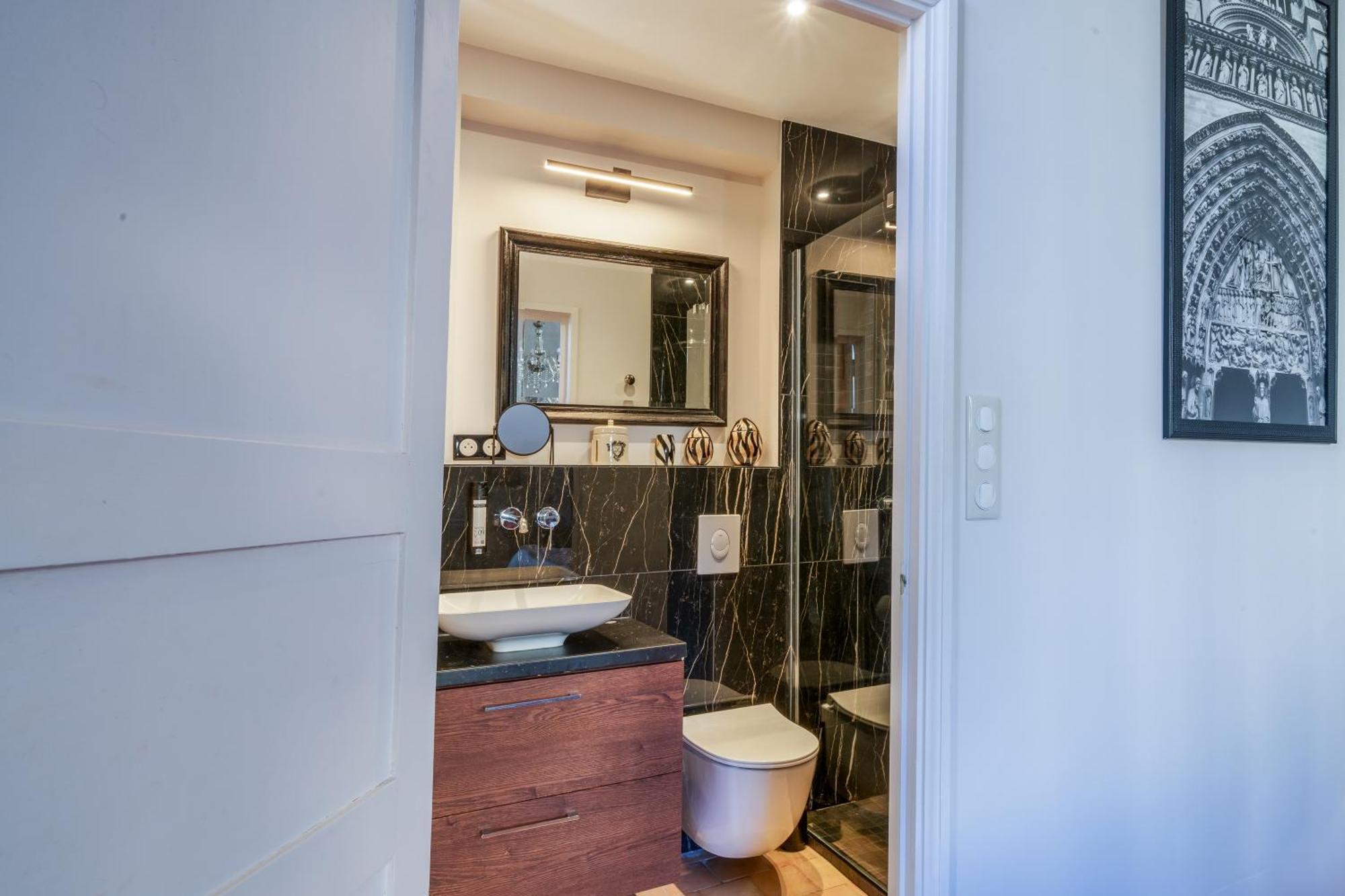 Appartement Raffine Vue Cathedrale, Jardin, Wifi ตูร์ ภายนอก รูปภาพ