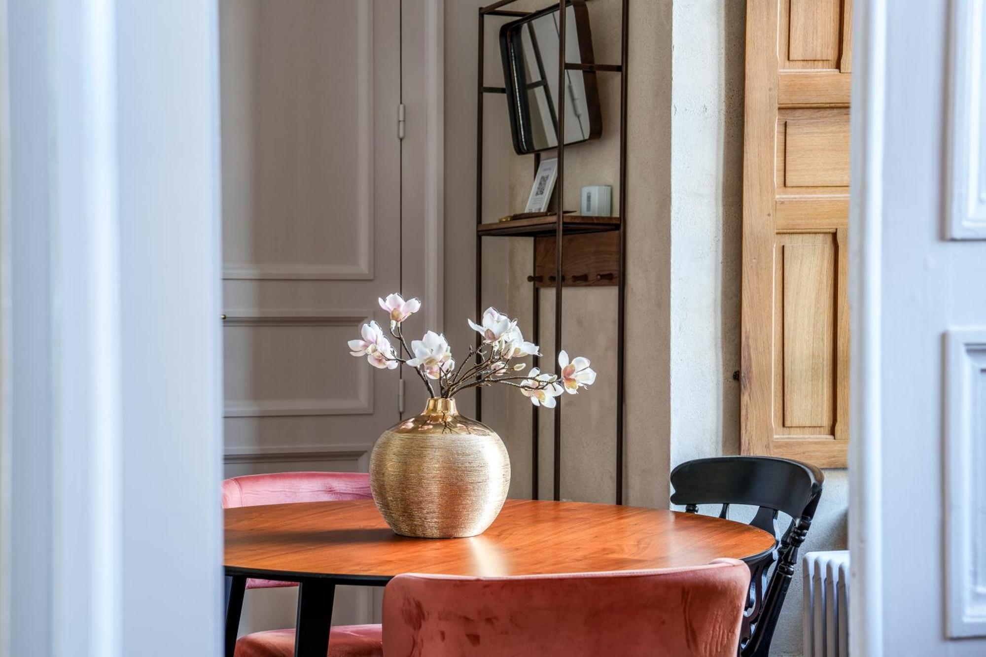 Appartement Raffine Vue Cathedrale, Jardin, Wifi ตูร์ ภายนอก รูปภาพ